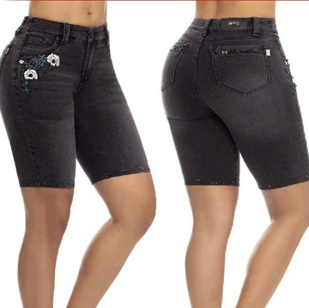Colombian shorts, Brand WOW, size 12. Hip 28-30 inches.